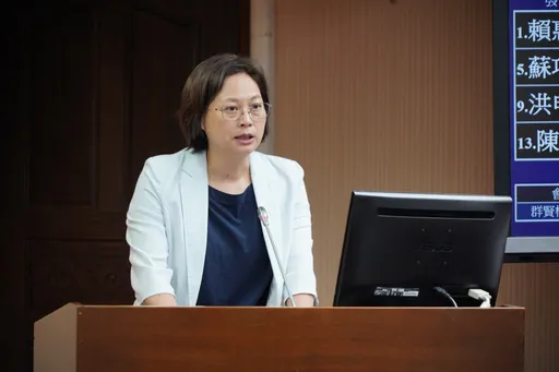 民眾黨英文官網「投白投右」挨轟!賴香伶急護航標川普 民進黨:國際笑話