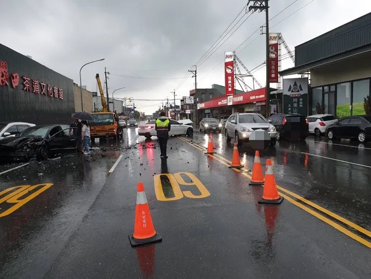 警方獲報到場調查。讀者提供