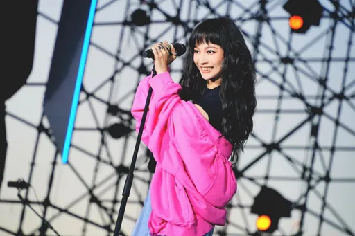 F.I.R.前主唱Faye驚傳摔傷送醫 公司證實「所有工作暫時中止」