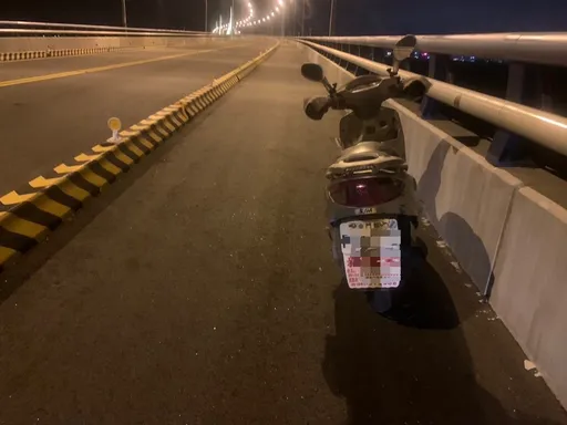 金門大橋首起疑似落水案 橋上僅見機車!警消搜尋80歲男子