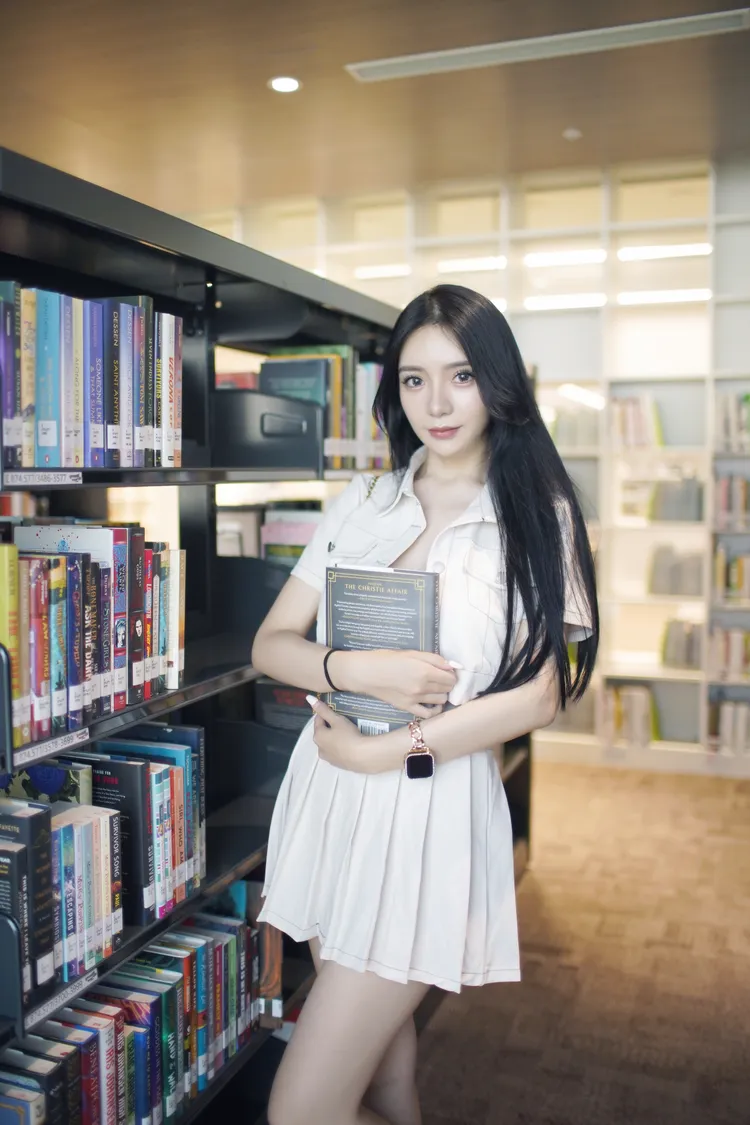 Angelina笑說朋友第一眼看到她覺得高冷、難相處，但熟了之後他們就覺得很好聊，有話題時劈裡啪啦聊不完。