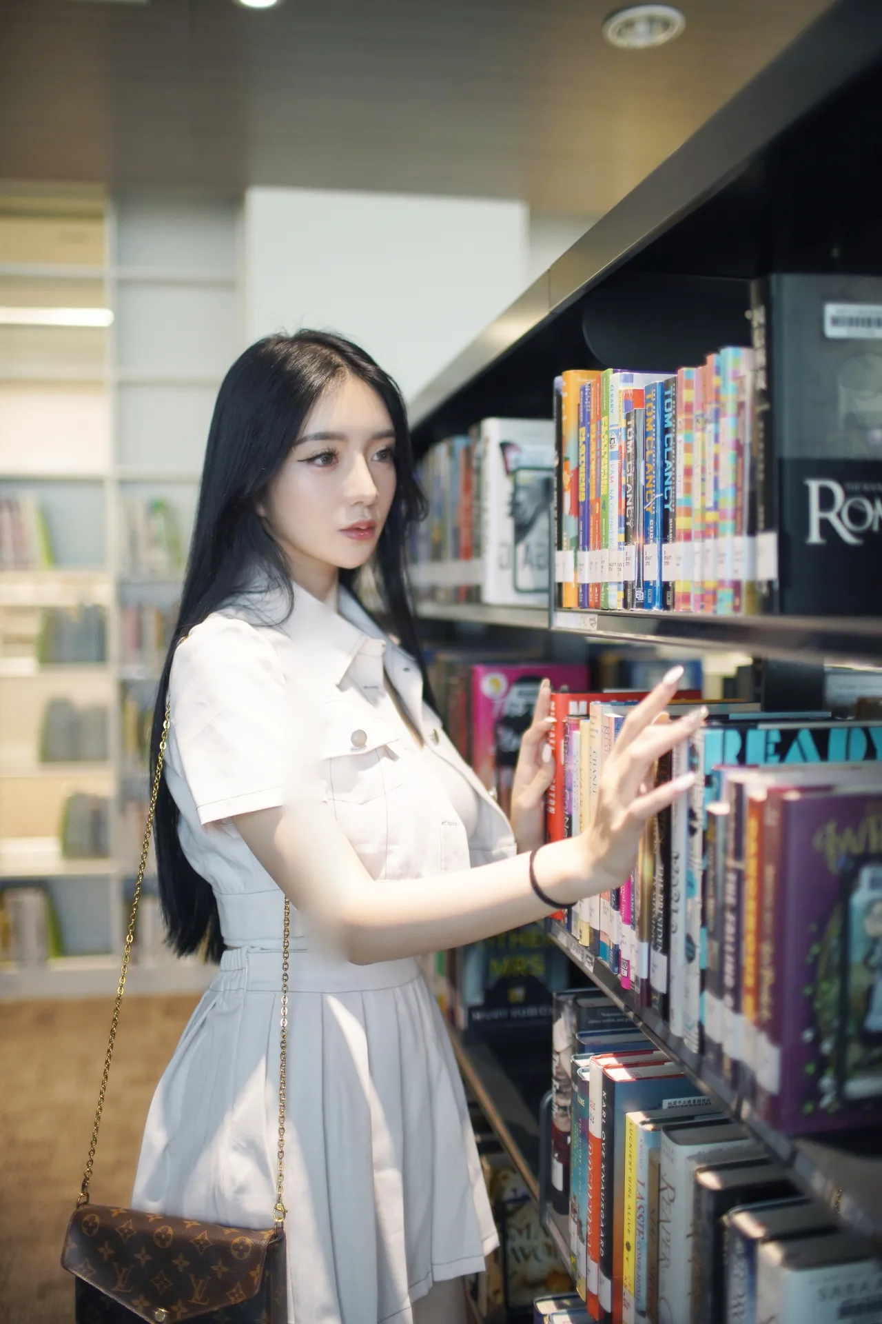 Angelina也有知性的一面。