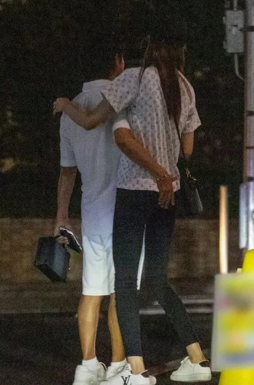 報導指該女外型與神田宇乃相像，但是目測年紀小了20歲。翻攝《女性SEVEN》