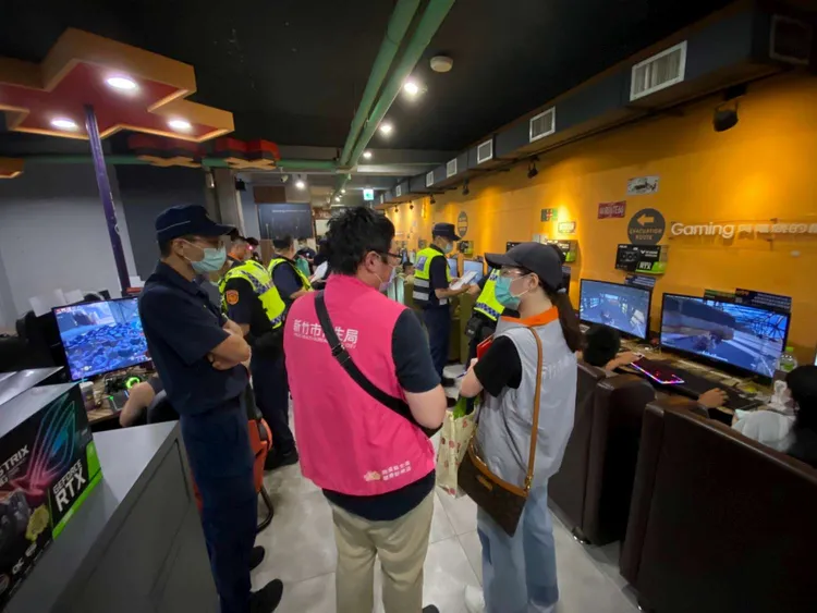 竹市衛生局加強稽查守護青少年遠離菸害。新竹市府提供