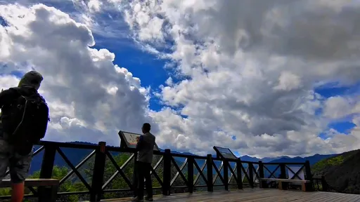 颱風來襲!武陵農場雲瀑流動如萬馬奔騰 彩虹、星空日夜爭輝