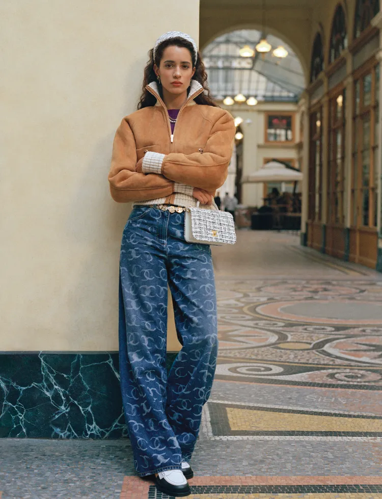 Iman Perez的多元文化背景，啟發香奈兒藝術總監維Virginie Viard創作出最新2023／24 秋冬前導系列。品牌提供