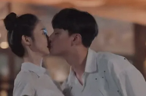 《想見你》施柏宇錄綜藝「擅自加吻戲」被炎上 嘴對嘴襲吻女團歌手