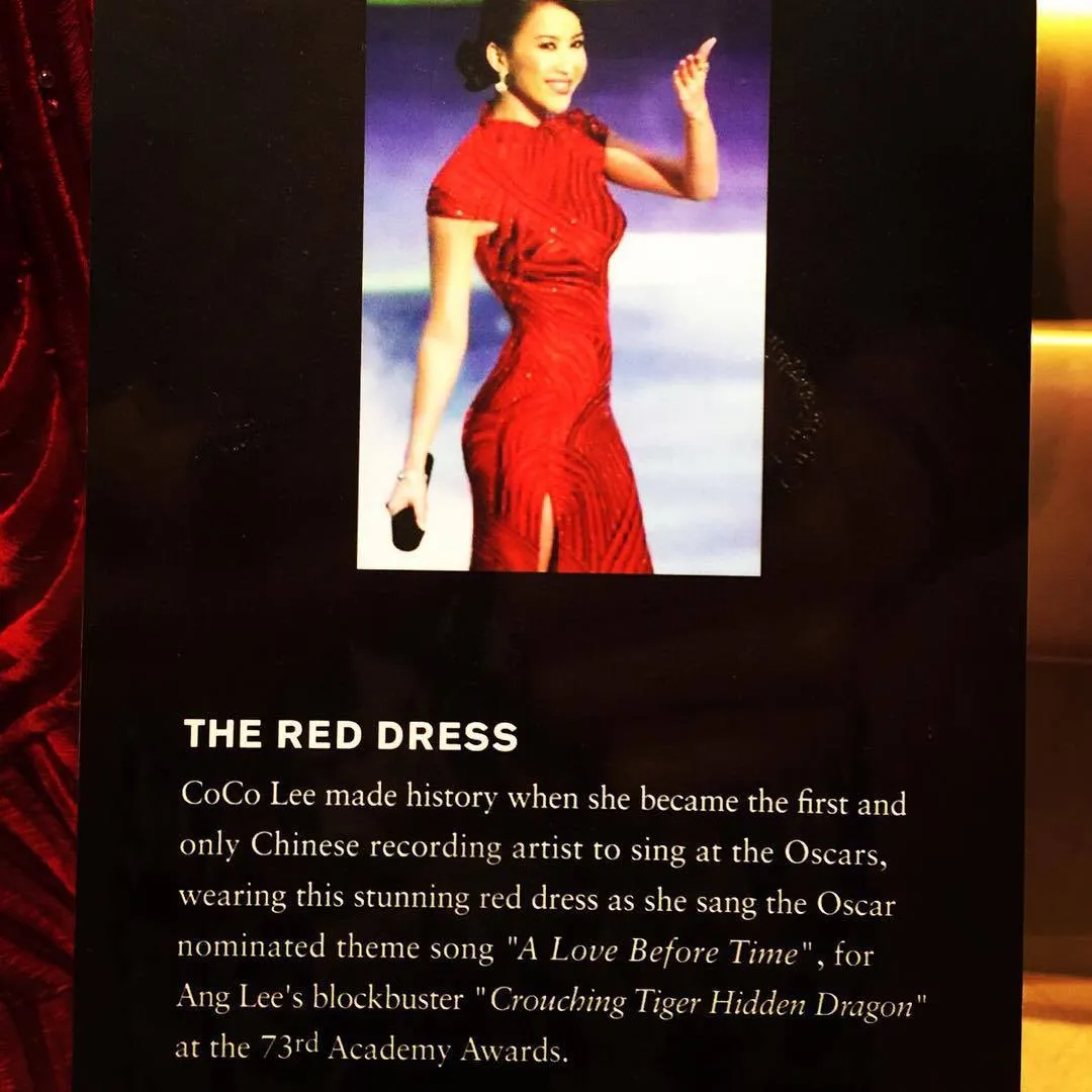 李玟珍藏陪她上奧斯卡獻唱的紅色旗袍。翻攝李玟臉書