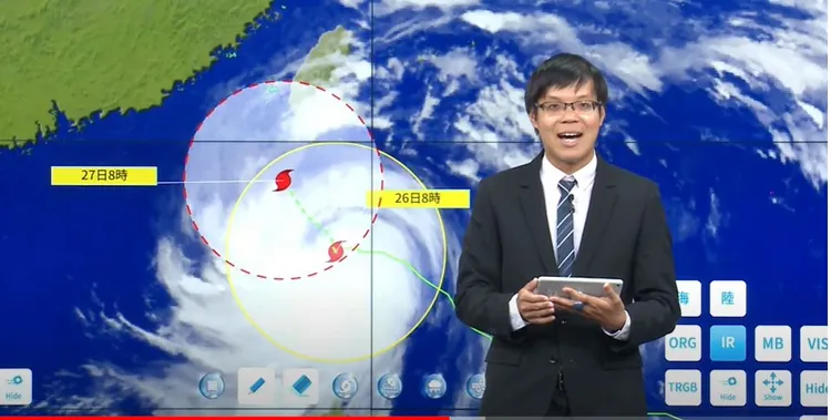 氣象預報員劉宇其說明最新颱風狀況。翻攝氣象局官網