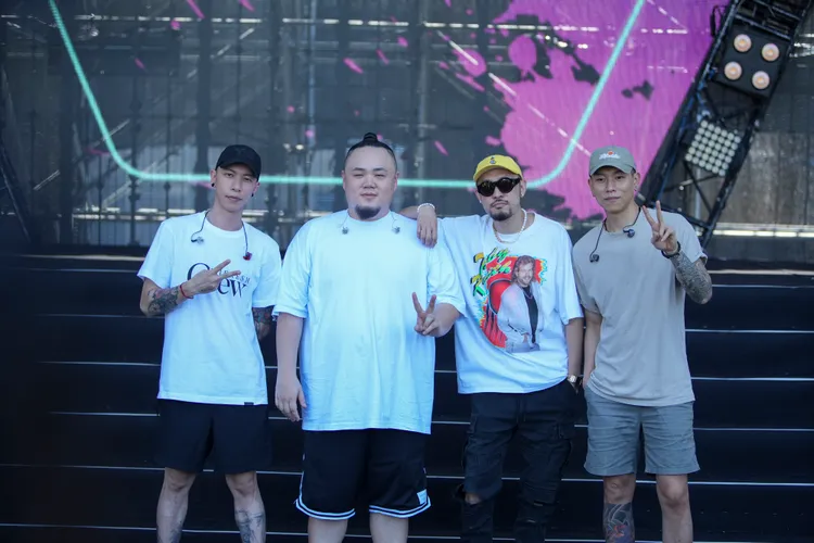 小春（左起）、大淵、熱狗、瘦子總彩排。本色音樂提供