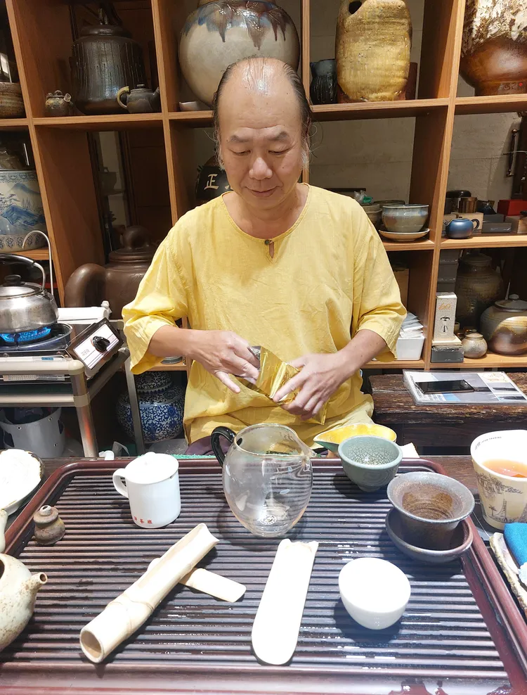 林東献說，自己是製茶師，不懂建築。凃建豐攝