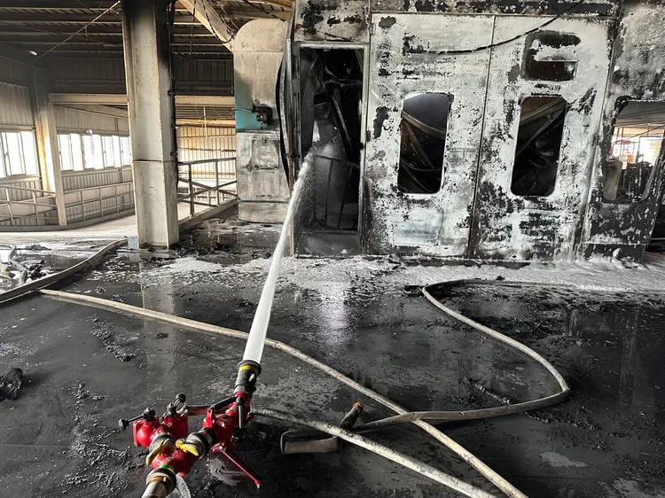 警消初步研判，起火點應為烤漆室。讀者提供