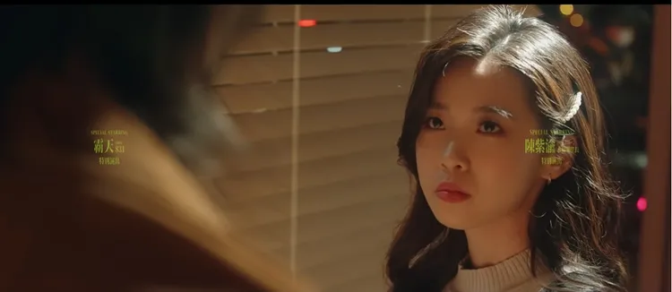 24歲的永和永福里里長陳紫渝，日前曾客串演出創作女歌手施語庭的最新抒情歌曲《餘人節快樂》MV，與樂團八三夭貝斯手霸天合演分手情侶。翻攝《硬搞娛樂 INGO Entertainment》的YouTube頻道