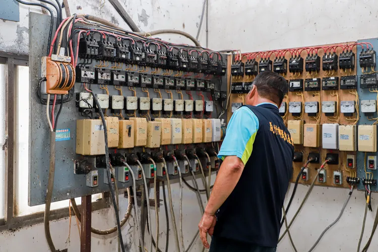 翁章梁建議漁民事先檢查排水設備及備用發電機。縣府提供