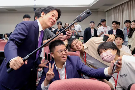 空戰再出招!賴清德獻聲曝轉角遇到愛 被浪狗選定一路跟回家