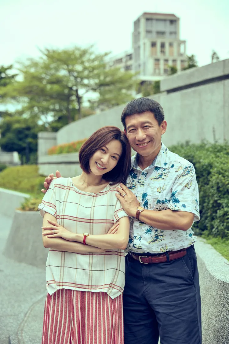 曾莞婷（左）與郭子乾合作。瀚草文創提供