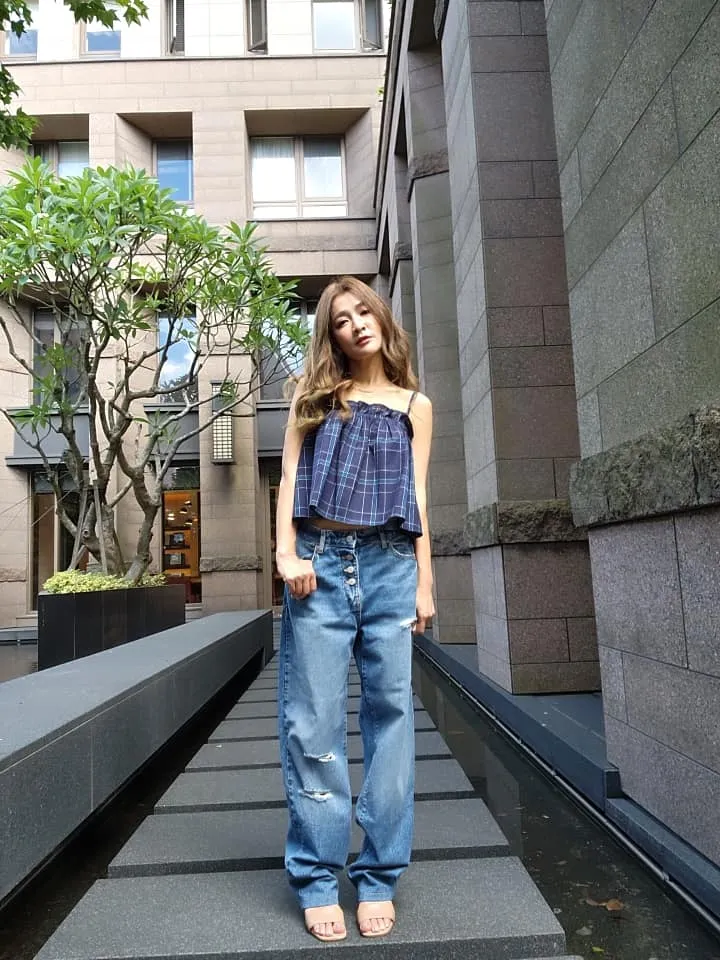 曾雅蘭全妝，有假睫毛、鼻影、口紅長這樣。翻攝自曾雅蘭臉書