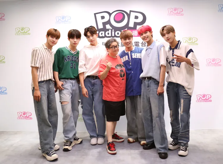 必應創造練習生與主持人相見歡。必應創造提供