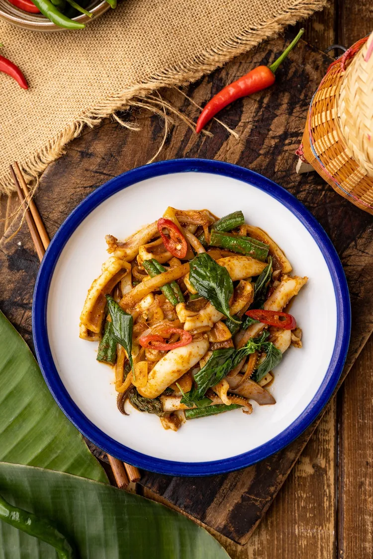 帕泰家新菜「泰式辣醬炒魷魚」售價308元。帕泰家提供