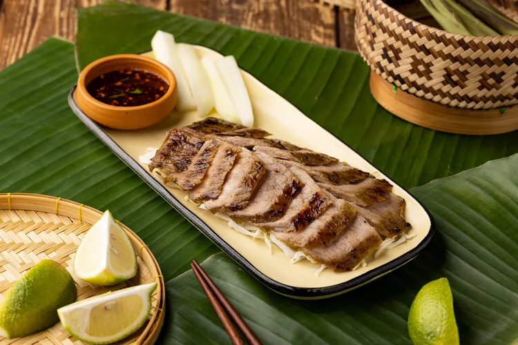 帕泰家新菜「泰味嫩烤松阪豬」售價398元。帕泰家提供