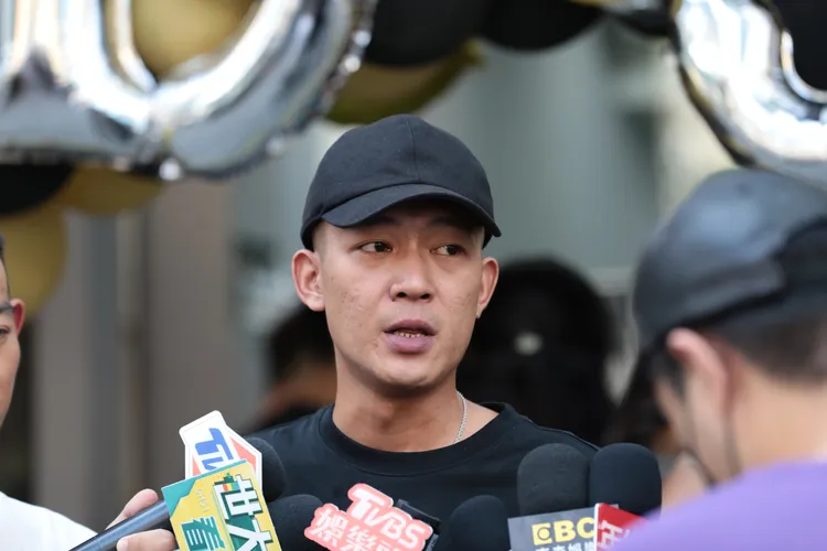 鳳梨今才透露，過去詐騙的阿嬤已往生。彭欣偉攝