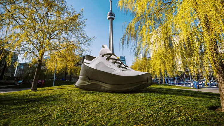 Glacier Trail 冰雪白低筒運動鞋，1萬5600元。品牌提供