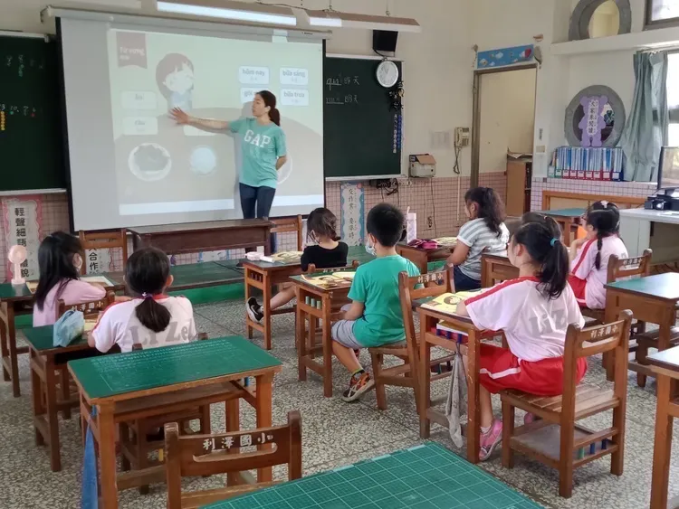 阮如庄女士平時熱衷於在校向小朋友推廣越南多元文化。翻攝畫面