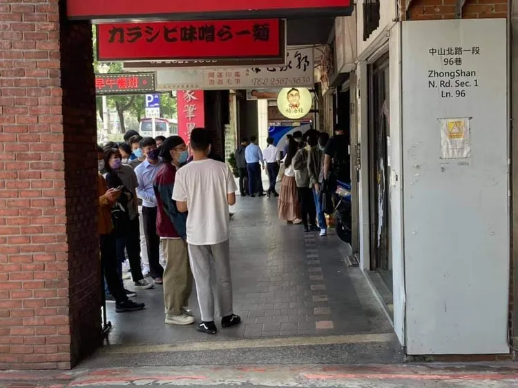 鬼金棒店外人潮。翻攝自鬼金棒臉書