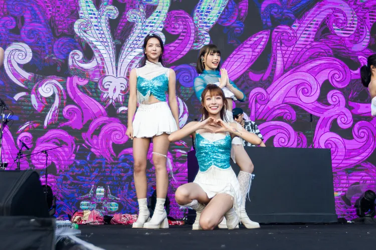 職棒啦啦隊女神林襄、李芷霖、張雅涵化身音樂節最美焦點。寬寬整合行銷提供