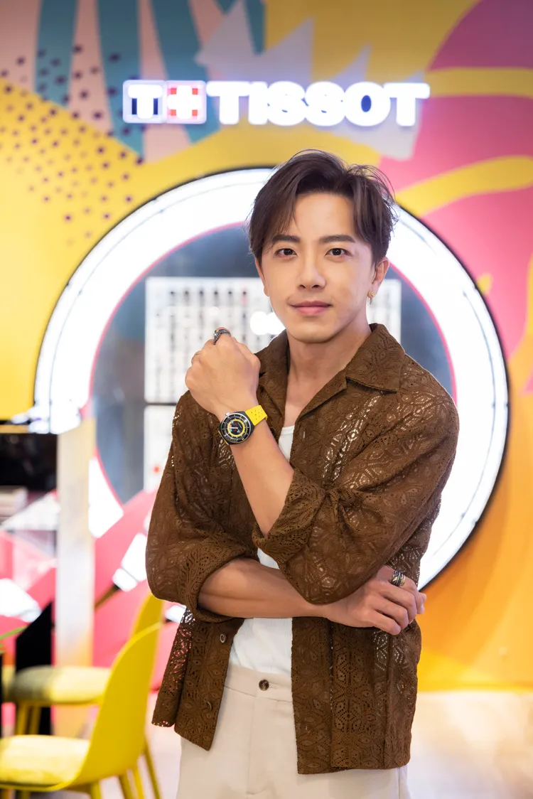 身為瑞士表大使的坤達，笑稱身旁好友都接連被自己「推坑」。品牌提供