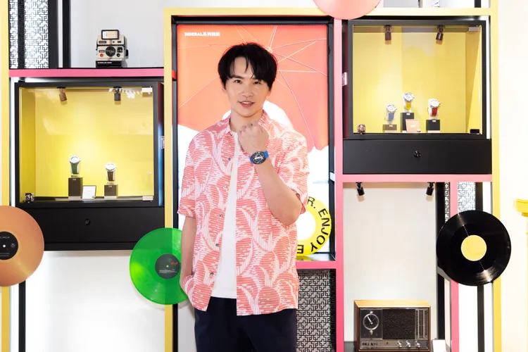 已為人父的牛奶，在活動中特地選戴以兒子最愛的藍色為主題的全新Sideral錶款。品牌提供