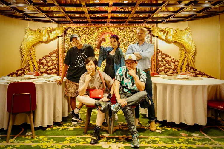 《花甲少年趣旅行》香港行，全員品嚐港式飲茶。東森綜合提供