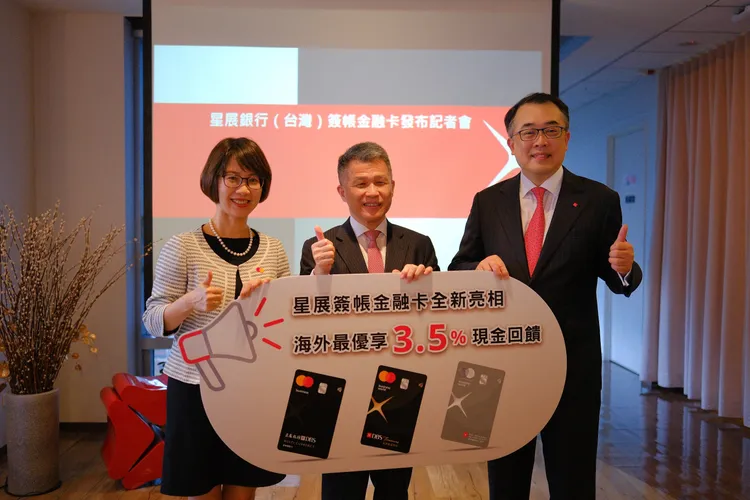萬事達卡台灣區總經理陳懿文、星展銀行（台灣）消費金融處負責人孫可基、星展台灣消費金融處支付暨存放款部主管林群凱。業者提供