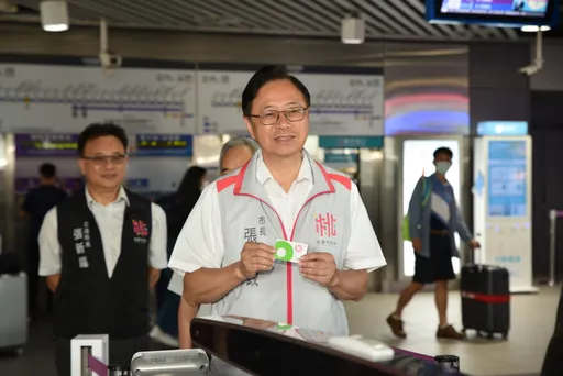 1200基北北桃定期票啟用首個上班日 張善政視察籲民眾多利用公共運輸