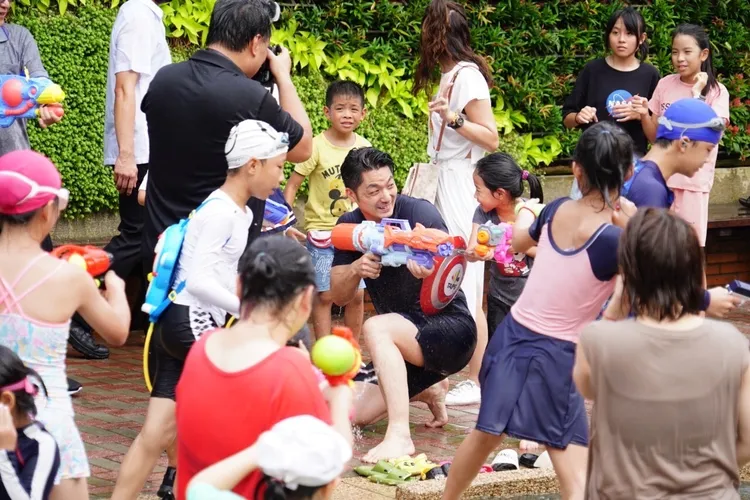 蔣萬安（中）表示，第一時間相關抽水站也依照規定啟動操作。市府提供