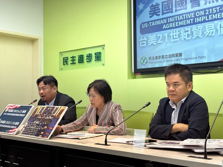 民進黨立法院黨團19日召開記者會。潘袁詩羽攝