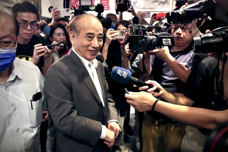 王金平今出席活動時被媒體詢問有關昨天侯、郭台東合體互動冰冷的看法。林林攝