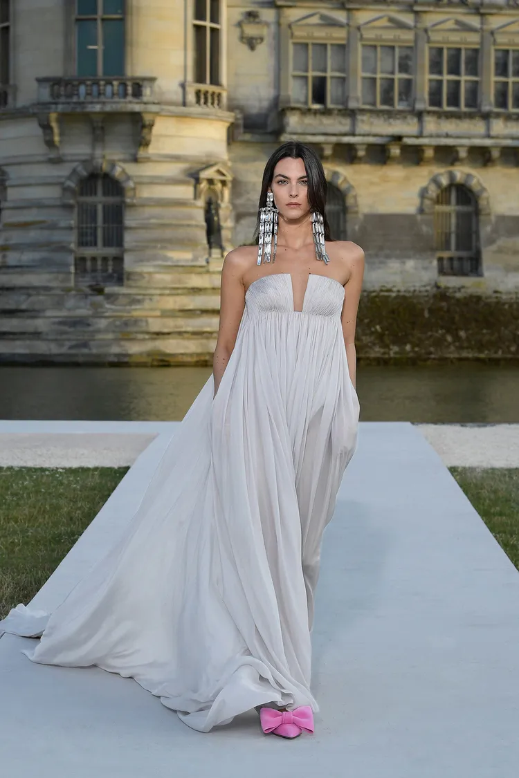 VALENTINO 2023/24秋冬高級訂製服系列。品牌提供