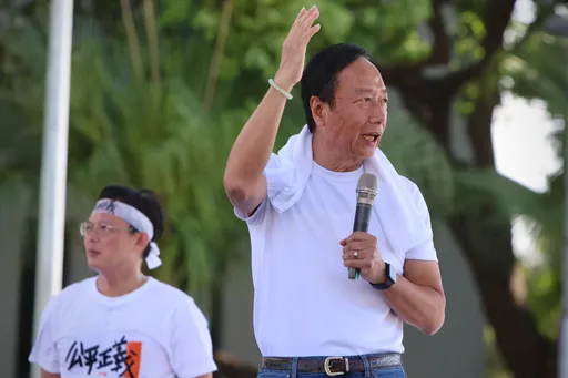 郭台銘凱道高呼政黨輪替　與侯友宜、柯文哲零互動