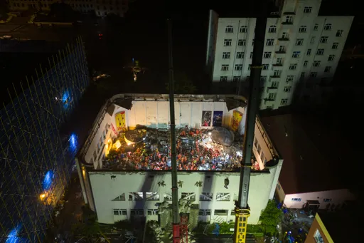 齊齊哈爾中學坍塌釀11死 上海「齊齊哈爾路」警力增、防群眾事件