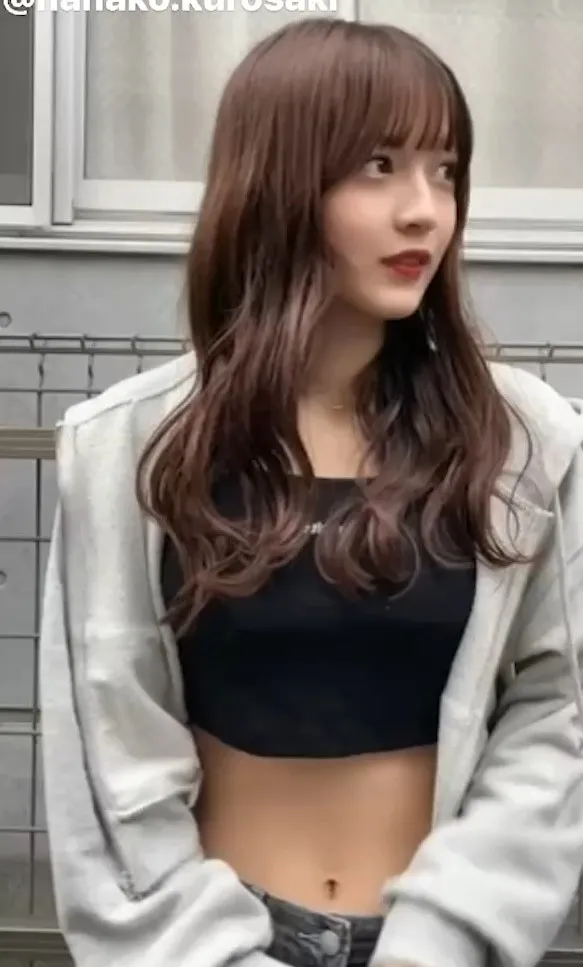 清純模樣，又帶著一點勾人的氣息。Tiktok@nanako.kurosaki 提供