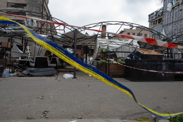 遭俄軍飛彈攻擊的餐廳。路透社