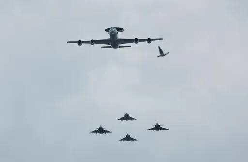 日、法戰機首度聯合演訓 2架飆風戰機抵日