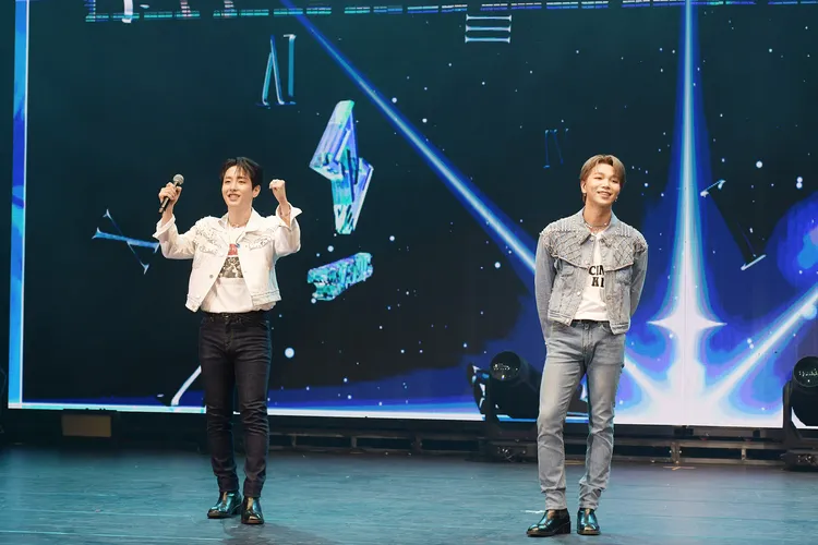 Ireah（右）清唱《想見你想見你想見你》小忘詞。華藝娛樂提供