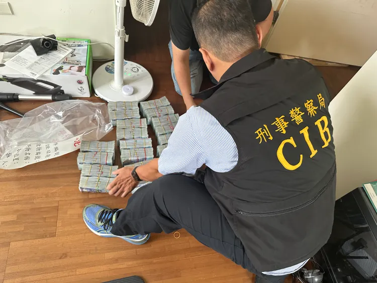 警方前往搜索。翻攝畫面