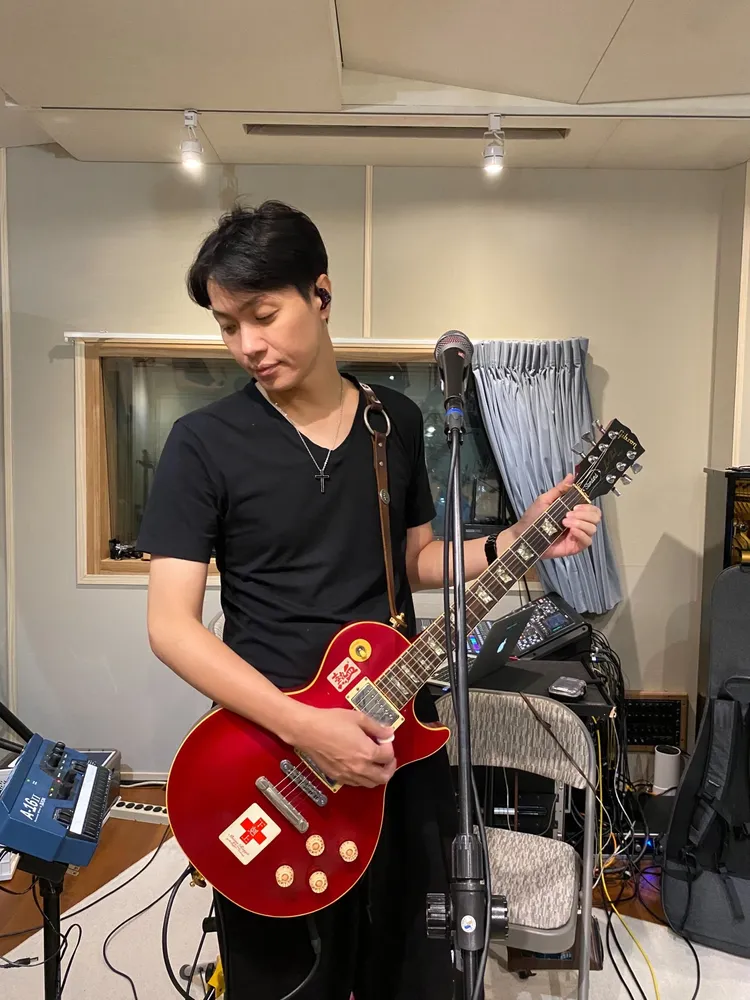 黃少谷賣力練唱。黃少谷提供