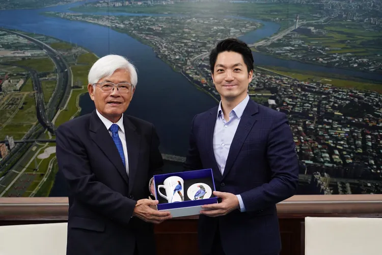 中選會主委李進勇(左)昨拜會台北市長蔣萬安。北市選委會提供