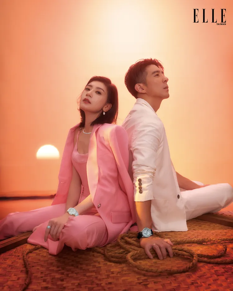 賈靜雯（左）和修杰楷今年結婚滿8年。《ELLE提供》