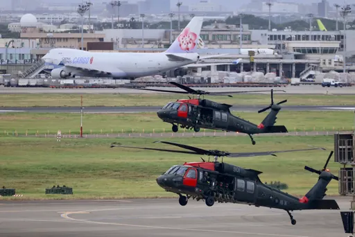 圖多｜漢光演習首次！模擬敵軍空降桃園機場　阿帕契、黑鷹戰機出動