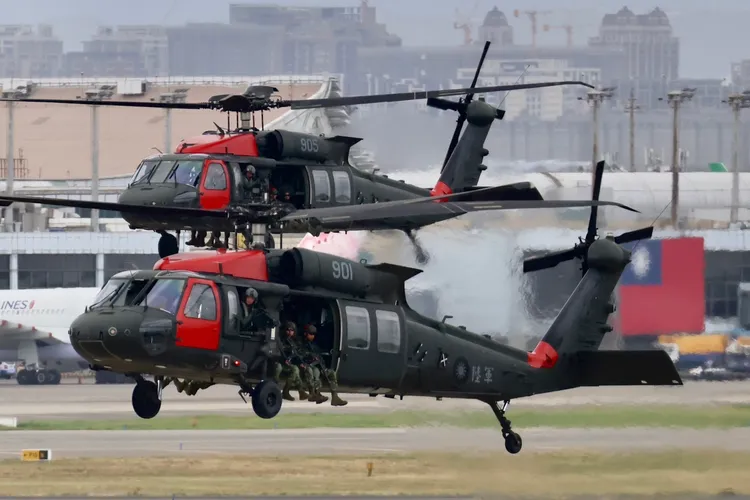 漢光演習模擬敵軍攻擊桃園機場。林林攝